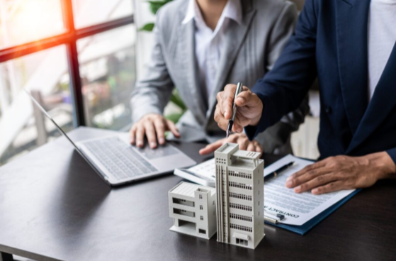 How a Real Estate Brokerage Firm Helps You Sell Your Property Faster and at the Right Price